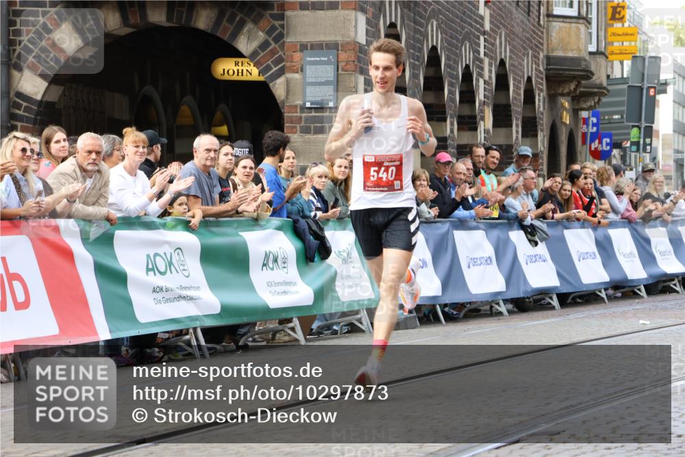 13.09.2026 - 21. swb-Marathon Bremen Strokosch-Dieckow http://msf.ph/oto/10297873 13.09.2026 12:32:49 Ziel 540, 822 meine-sportfotos.de