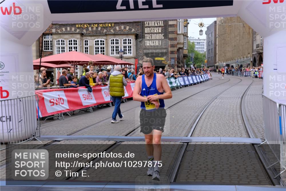 13.09.2026 - 21. swb-Marathon Bremen Tim E. http://msf.ph/oto/10297875 13.09.2026 10:31:38 Ziel 13571 meine-sportfotos.de