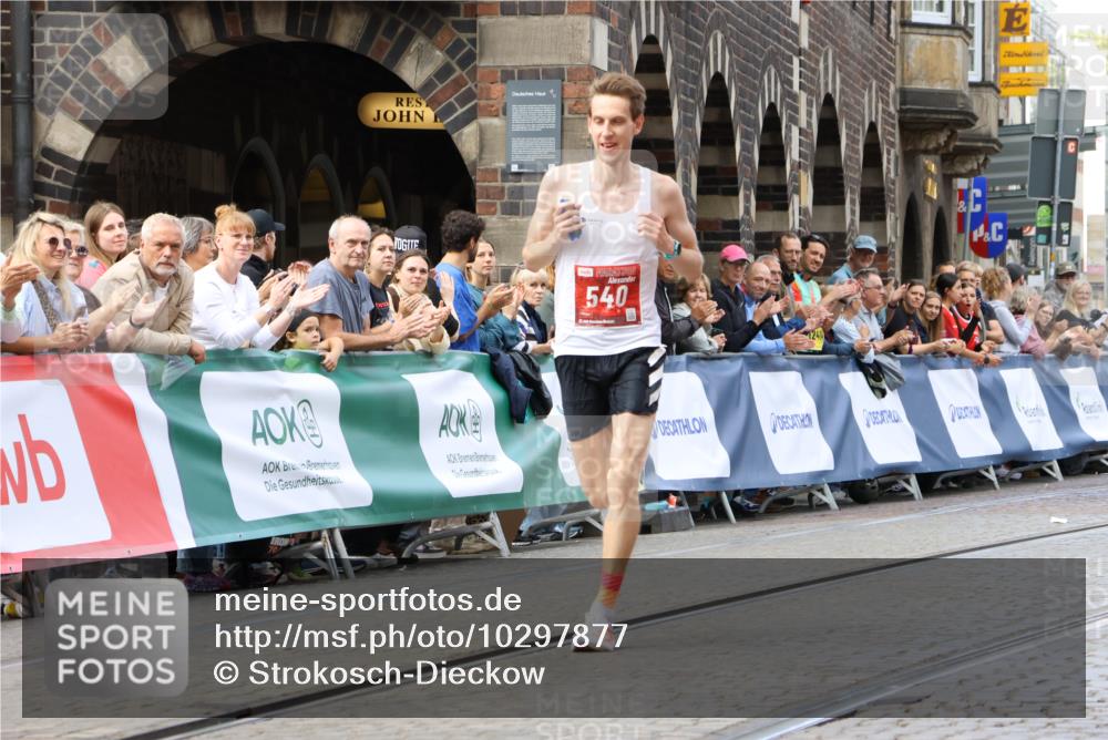 13.09.2026 - 21. swb-Marathon Bremen Strokosch-Dieckow http://msf.ph/oto/10297877 13.09.2026 12:32:49 Ziel 540, 822 meine-sportfotos.de