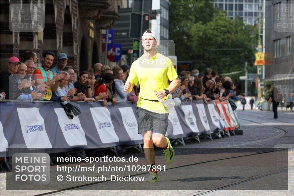 13.09.2026 - 21. swb-Marathon Bremen Strokosch-Dieckow http://msf.ph/oto/10297891 13.09.2026 12:33:15 Ziel 822 meine-sportfotos.de