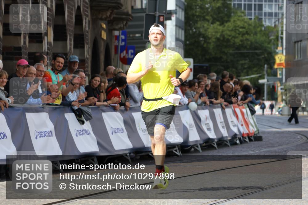 13.09.2026 - 21. swb-Marathon Bremen Strokosch-Dieckow http://msf.ph/oto/10297898 13.09.2026 12:33:15 Ziel 822 meine-sportfotos.de