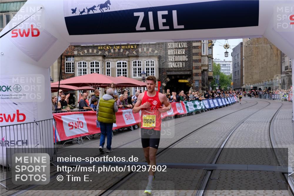 13.09.2026 - 21. swb-Marathon Bremen Tim E. http://msf.ph/oto/10297902 13.09.2026 10:31:51 Ziel 13504, 13643 meine-sportfotos.de