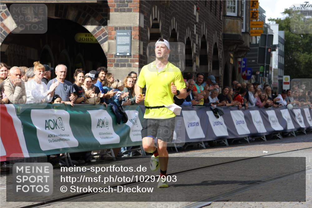 13.09.2026 - 21. swb-Marathon Bremen Strokosch-Dieckow http://msf.ph/oto/10297903 13.09.2026 12:33:17 Ziel 822 meine-sportfotos.de