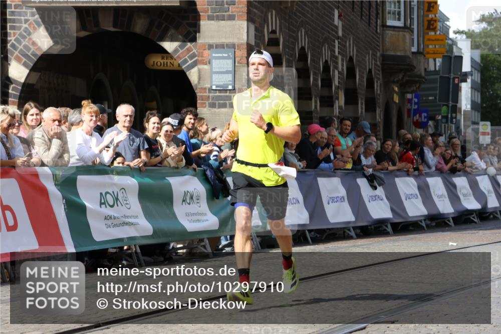 13.09.2026 - 21. swb-Marathon Bremen Strokosch-Dieckow http://msf.ph/oto/10297910 13.09.2026 12:33:17 Ziel 822 meine-sportfotos.de