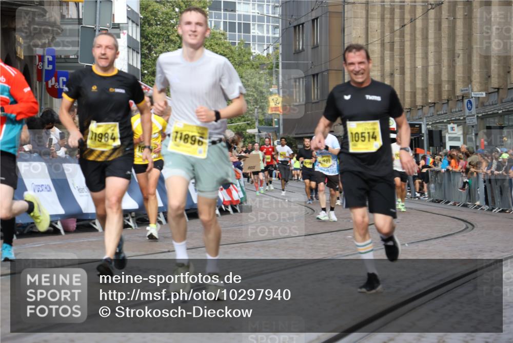 13.09.2026 - 21. swb-Marathon Bremen Strokosch-Dieckow http://msf.ph/oto/10297940 13.09.2026 10:49:21 Ziel 10253, 10293, 10392, 10566, 11316, 11891, 12027, 12132, 12149, 12204, 12350, 12450, 12529, 13555, 10739, 10835, 10846, 10910, 11092, 11191, 11635, 12376 meine-sportfotos.de