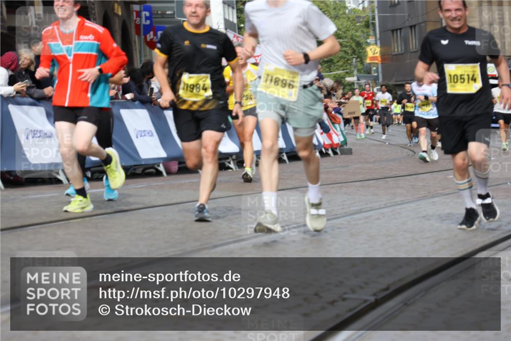 13.09.2026 - 21. swb-Marathon Bremen Strokosch-Dieckow http://msf.ph/oto/10297948 13.09.2026 10:49:21 Ziel 10253, 10293, 10392, 10566, 11316, 11891, 12027, 12132, 12149, 12204, 12350, 12450, 12529, 13555, 10739, 10835, 10846, 10910, 11092, 11191, 11635, 12376 meine-sportfotos.de