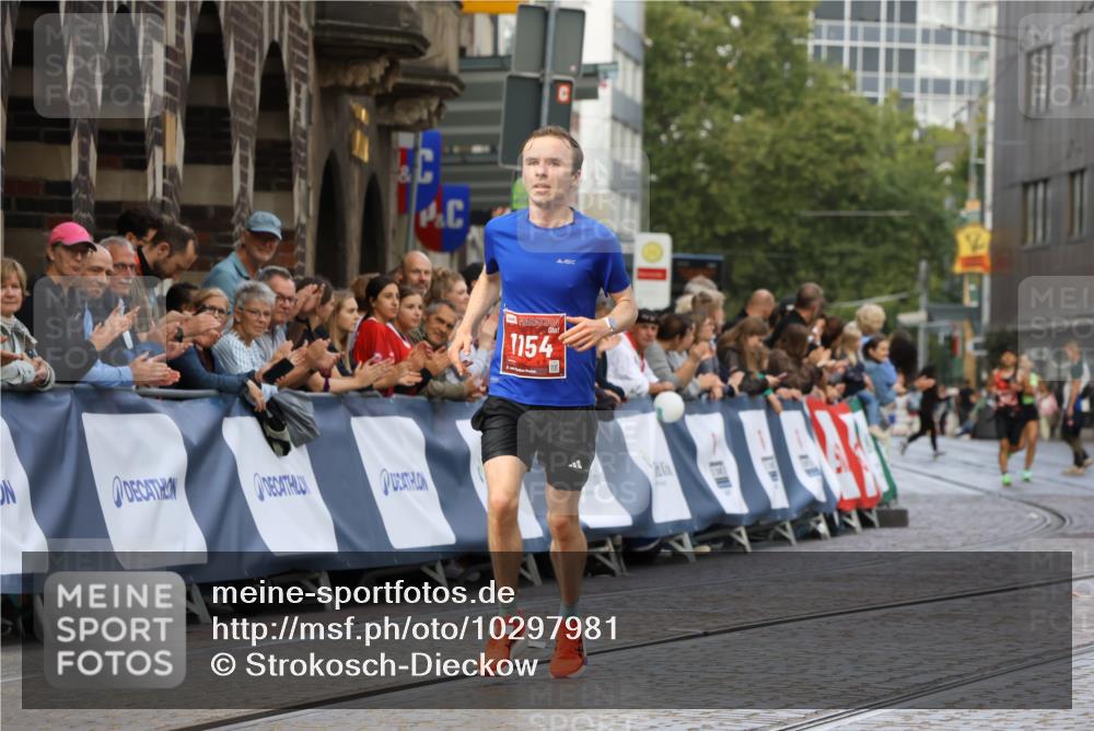 13.09.2026 - 21. swb-Marathon Bremen Strokosch-Dieckow http://msf.ph/oto/10297981 13.09.2026 12:34:48 Ziel 917, 1154, 1997 meine-sportfotos.de