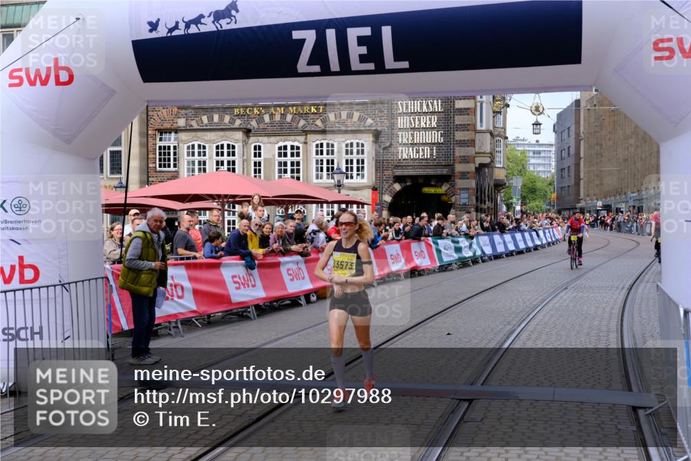 13.09.2026 - 21. swb-Marathon Bremen Tim E. http://msf.ph/oto/10297988 13.09.2026 10:32:11 Ziel 12457, 13533, 13536, 13573, 13618, 13643 meine-sportfotos.de