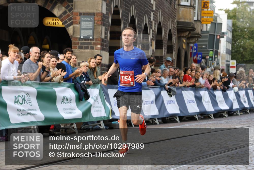 13.09.2026 - 21. swb-Marathon Bremen Strokosch-Dieckow http://msf.ph/oto/10297989 13.09.2026 12:34:49 Ziel 917, 1154, 1997 meine-sportfotos.de