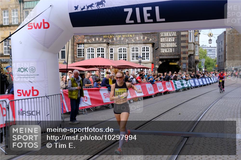 13.09.2026 - 21. swb-Marathon Bremen Tim E. http://msf.ph/oto/10297994 13.09.2026 10:32:12 Ziel 12457, 13533, 13536, 13573, 13618 meine-sportfotos.de