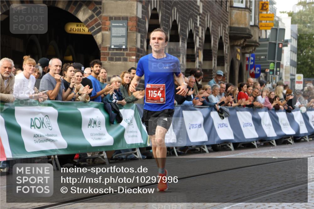 13.09.2026 - 21. swb-Marathon Bremen Strokosch-Dieckow http://msf.ph/oto/10297996 13.09.2026 12:34:49 Ziel 917, 1154, 1997 meine-sportfotos.de