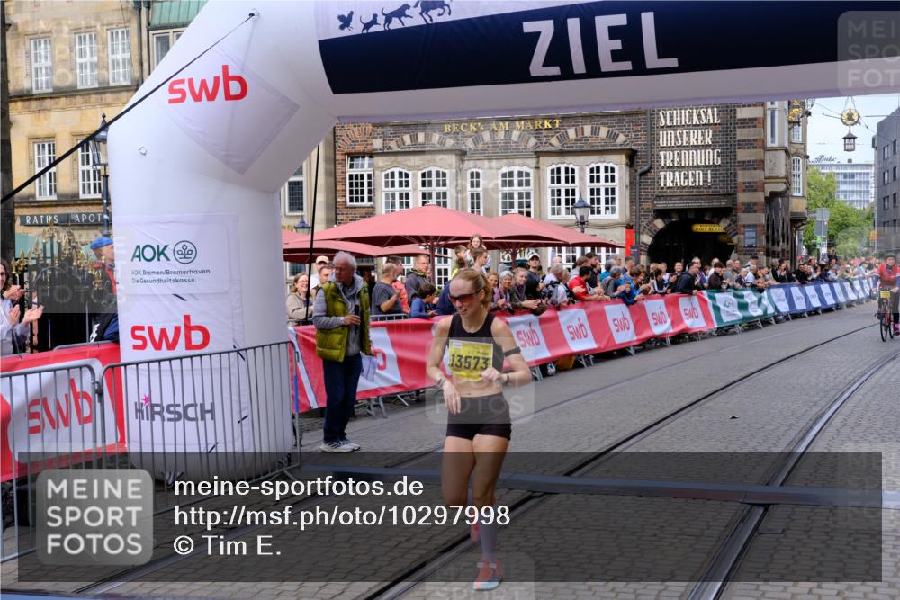 13.09.2026 - 21. swb-Marathon Bremen Tim E. http://msf.ph/oto/10297998 13.09.2026 10:32:12 Ziel 12457, 13533, 13536, 13573, 13618 meine-sportfotos.de