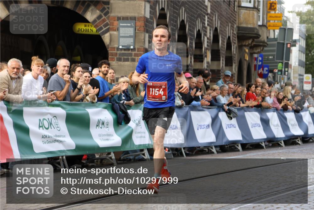 13.09.2026 - 21. swb-Marathon Bremen Strokosch-Dieckow http://msf.ph/oto/10297999 13.09.2026 12:34:49 Ziel 917, 1154, 1997 meine-sportfotos.de
