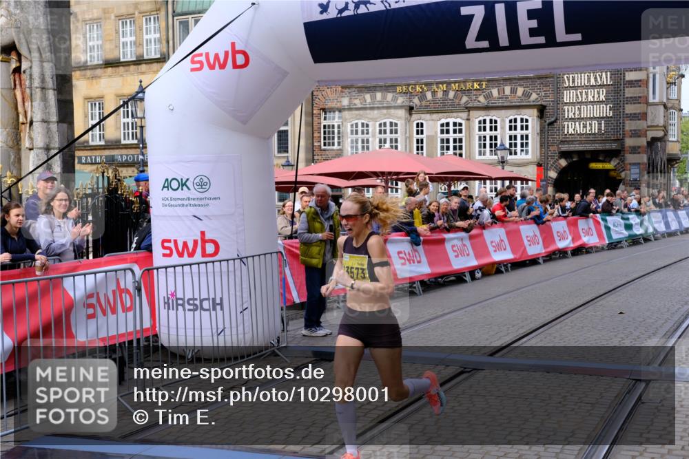 13.09.2026 - 21. swb-Marathon Bremen Tim E. http://msf.ph/oto/10298001 13.09.2026 10:32:12 Ziel 12457, 13533, 13536, 13573, 13618 meine-sportfotos.de