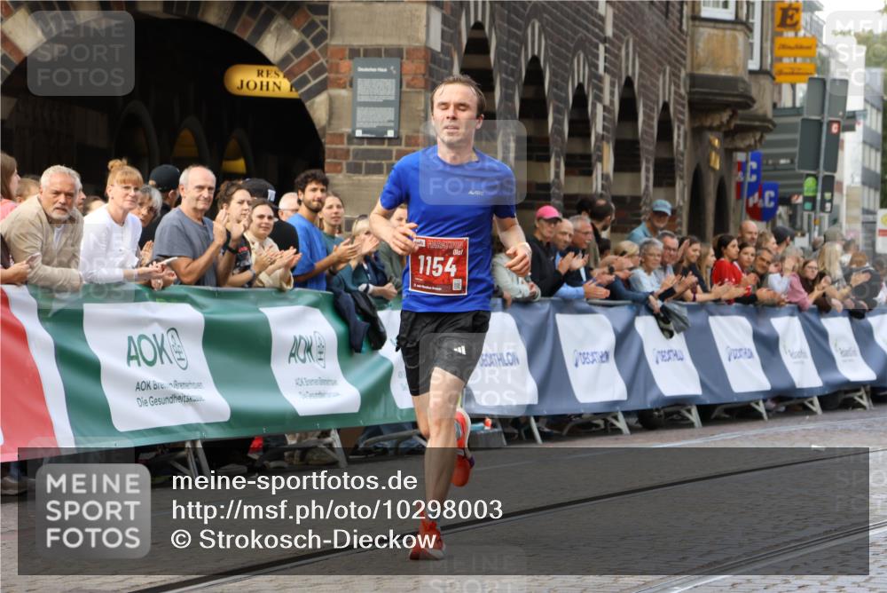 13.09.2026 - 21. swb-Marathon Bremen Strokosch-Dieckow http://msf.ph/oto/10298003 13.09.2026 12:34:49 Ziel 917, 1154, 1997 meine-sportfotos.de