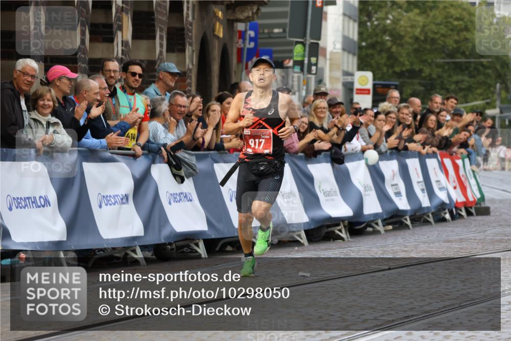 13.09.2026 - 21. swb-Marathon Bremen Strokosch-Dieckow http://msf.ph/oto/10298050 13.09.2026 12:35:01 Ziel 917, 1190, 1997, 1028 meine-sportfotos.de
