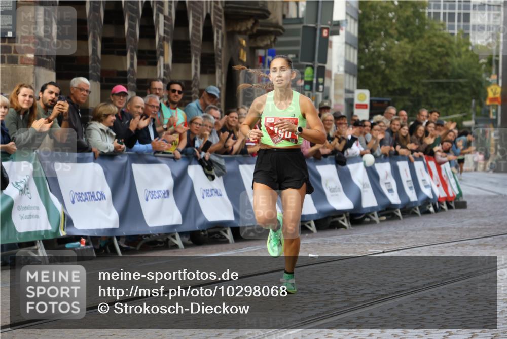 13.09.2026 - 21. swb-Marathon Bremen Strokosch-Dieckow http://msf.ph/oto/10298068 13.09.2026 12:35:04 Ziel 917, 1190, 1997, 1028 meine-sportfotos.de