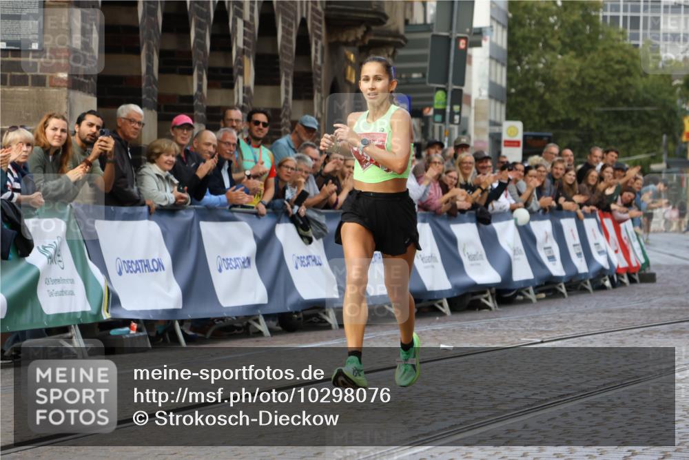 13.09.2026 - 21. swb-Marathon Bremen Strokosch-Dieckow http://msf.ph/oto/10298076 13.09.2026 12:35:04 Ziel 917, 1190, 1997, 1028 meine-sportfotos.de