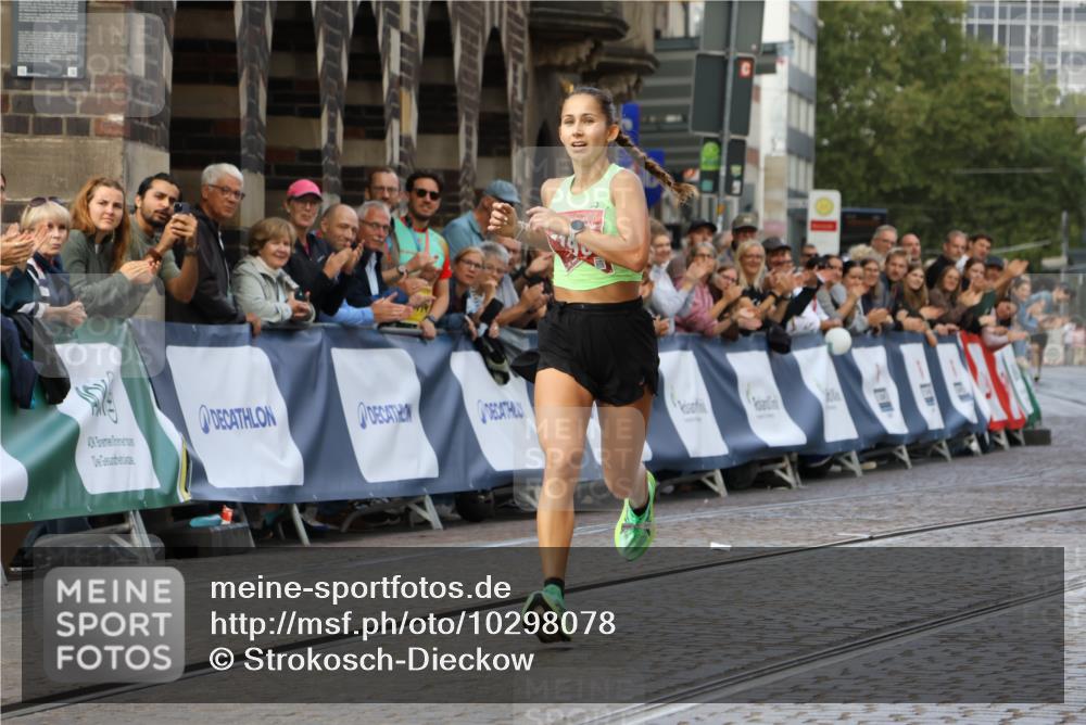 13.09.2026 - 21. swb-Marathon Bremen Strokosch-Dieckow http://msf.ph/oto/10298078 13.09.2026 12:35:04 Ziel 917, 1190, 1997, 1028 meine-sportfotos.de