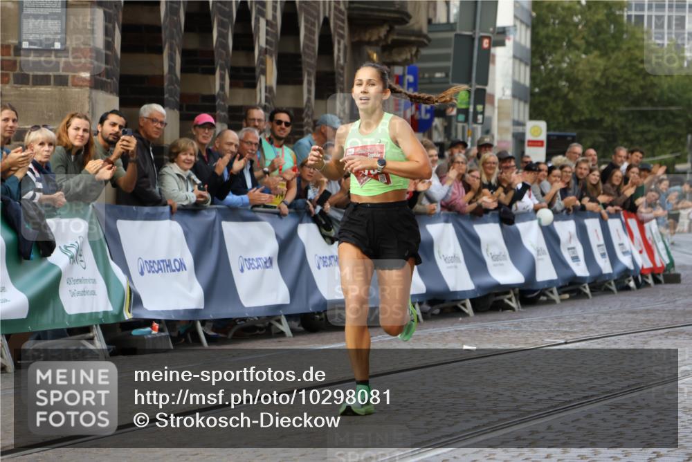 13.09.2026 - 21. swb-Marathon Bremen Strokosch-Dieckow http://msf.ph/oto/10298081 13.09.2026 12:35:04 Ziel 917, 1190, 1997, 1028 meine-sportfotos.de