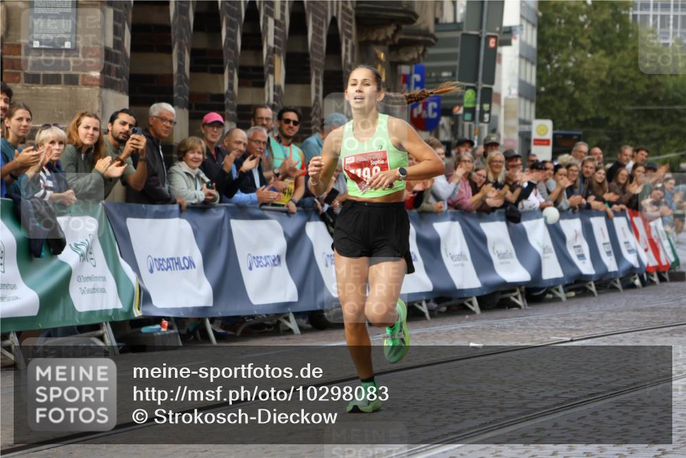 13.09.2026 - 21. swb-Marathon Bremen Strokosch-Dieckow http://msf.ph/oto/10298083 13.09.2026 12:35:04 Ziel 917, 1190, 1997, 1028 meine-sportfotos.de