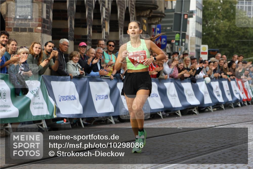 13.09.2026 - 21. swb-Marathon Bremen Strokosch-Dieckow http://msf.ph/oto/10298086 13.09.2026 12:35:04 Ziel 917, 1190, 1997, 1028 meine-sportfotos.de