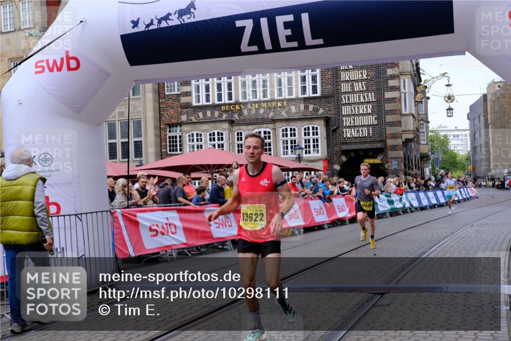 13.09.2026 - 21. swb-Marathon Bremen Tim E. http://msf.ph/oto/10298111 13.09.2026 10:33:04 Ziel 13550, 13581, 13599, 13622 meine-sportfotos.de