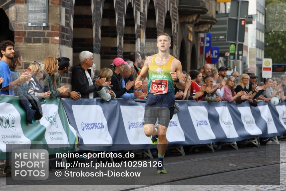 13.09.2026 - 21. swb-Marathon Bremen Strokosch-Dieckow http://msf.ph/oto/10298126 13.09.2026 12:36:11 Ziel 245, 1238 meine-sportfotos.de