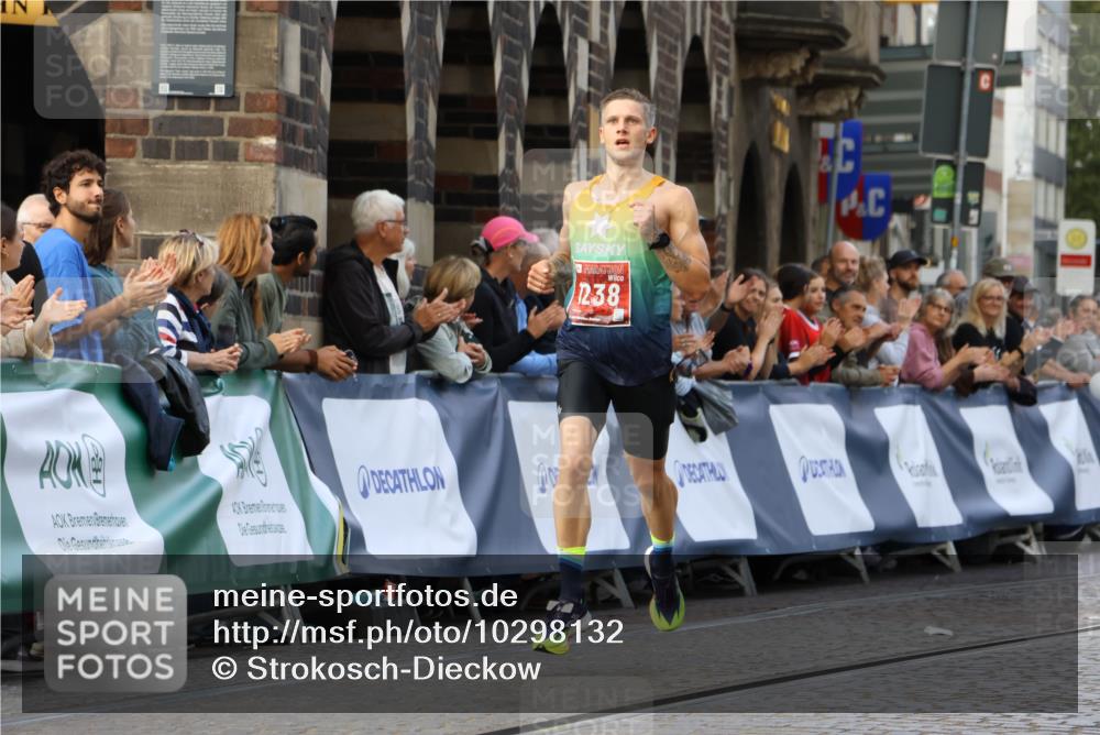 13.09.2026 - 21. swb-Marathon Bremen Strokosch-Dieckow http://msf.ph/oto/10298132 13.09.2026 12:36:11 Ziel 245, 1238 meine-sportfotos.de