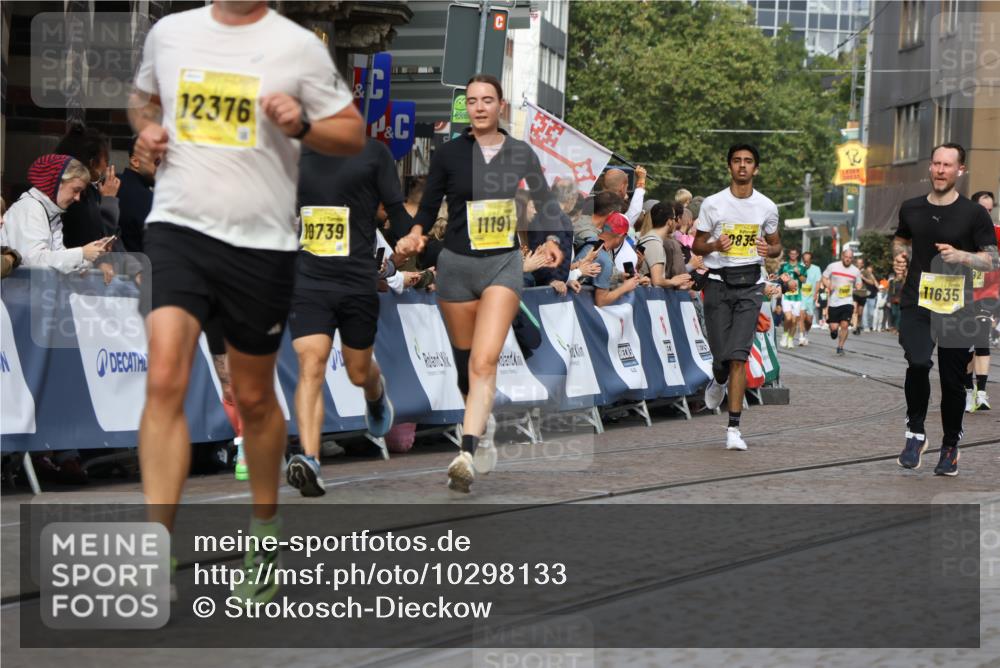 13.09.2026 - 21. swb-Marathon Bremen Strokosch-Dieckow http://msf.ph/oto/10298133 13.09.2026 10:49:33 Ziel 10294, 10392, 10514, 10655, 11316, 11567, 11621, 11891, 11896, 11984, 12132, 12149, 12450, 12529, 13577, 10709, 11007, 11717 meine-sportfotos.de