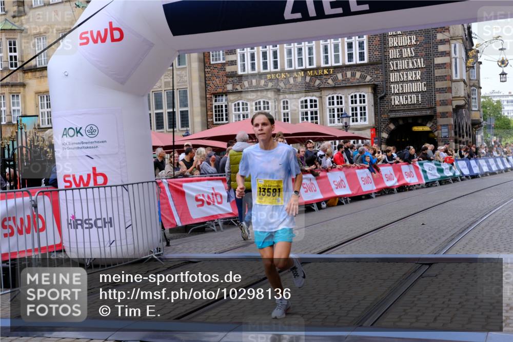 13.09.2026 - 21. swb-Marathon Bremen Tim E. http://msf.ph/oto/10298136 13.09.2026 10:33:09 Ziel 13550, 13581, 13599, 13622 meine-sportfotos.de