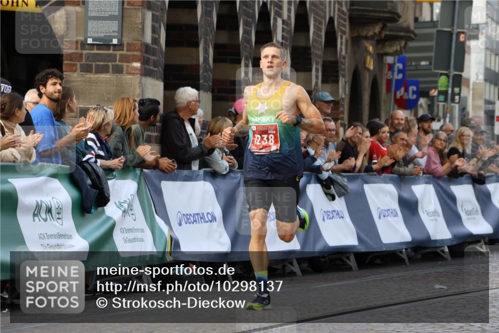 13.09.2026 - 21. swb-Marathon Bremen Strokosch-Dieckow http://msf.ph/oto/10298137 13.09.2026 12:36:11 Ziel 245, 1238 meine-sportfotos.de