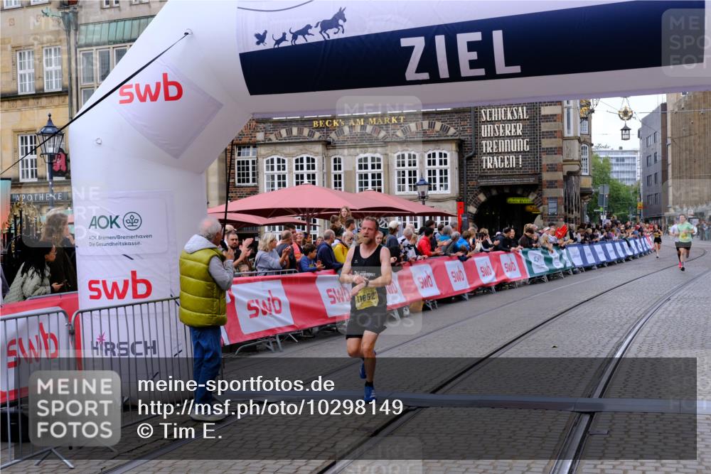 13.09.2026 - 21. swb-Marathon Bremen Tim E. http://msf.ph/oto/10298149 13.09.2026 10:33:44 Ziel 10366, 11059, 11481, 11652 meine-sportfotos.de
