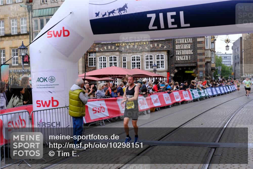 13.09.2026 - 21. swb-Marathon Bremen Tim E. http://msf.ph/oto/10298151 13.09.2026 10:33:44 Ziel 10366, 11059, 11481, 11652 meine-sportfotos.de