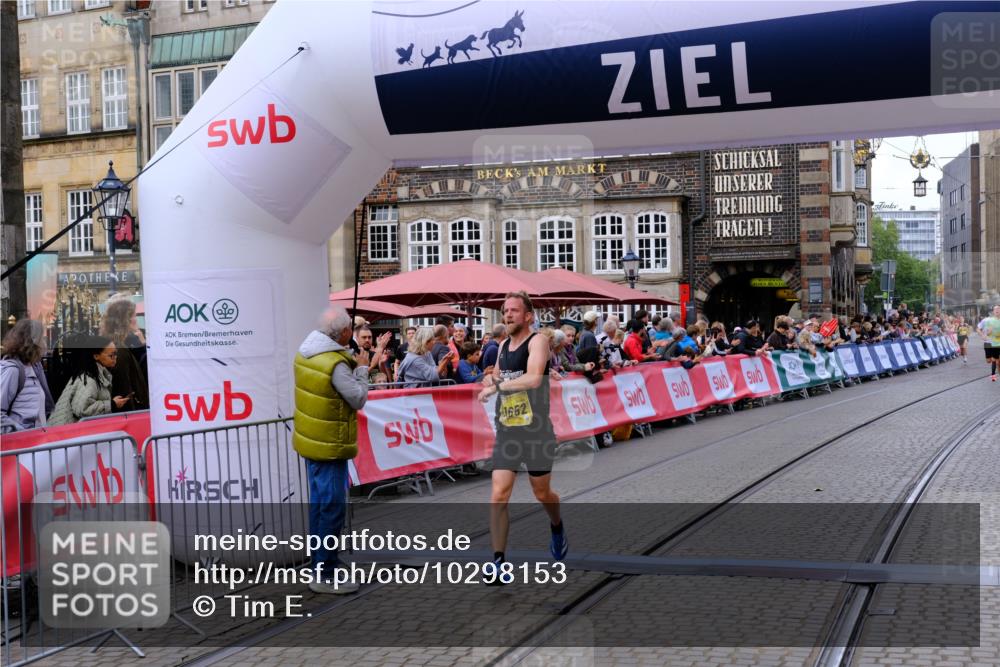 13.09.2026 - 21. swb-Marathon Bremen Tim E. http://msf.ph/oto/10298153 13.09.2026 10:33:44 Ziel 10366, 11059, 11481, 11652 meine-sportfotos.de