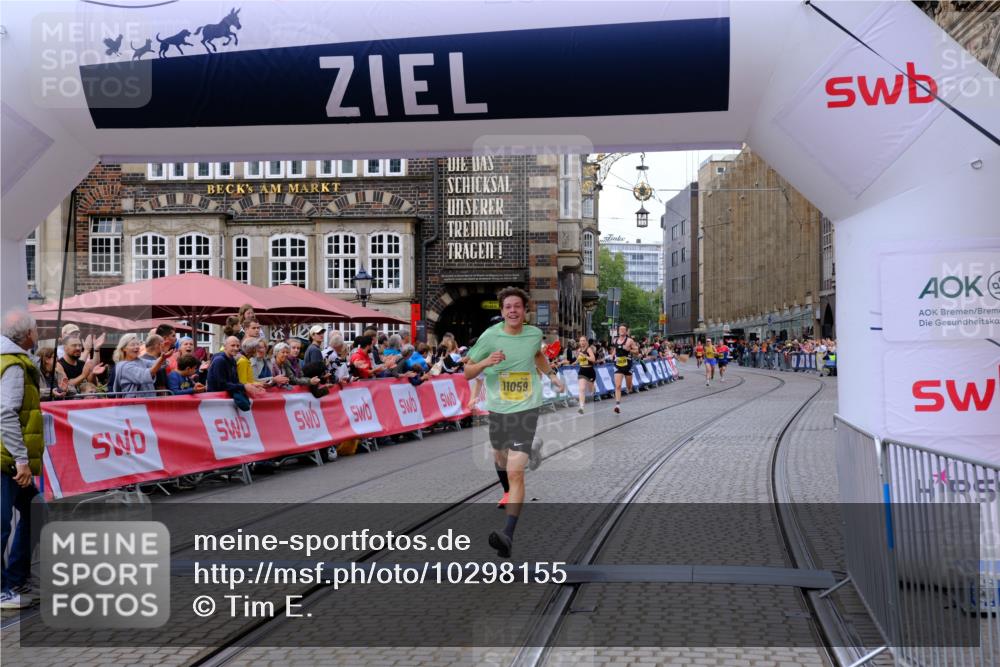 13.09.2026 - 21. swb-Marathon Bremen Tim E. http://msf.ph/oto/10298155 13.09.2026 10:33:48 Ziel 10366, 10475, 11059, 11481, 11652, 13530 meine-sportfotos.de