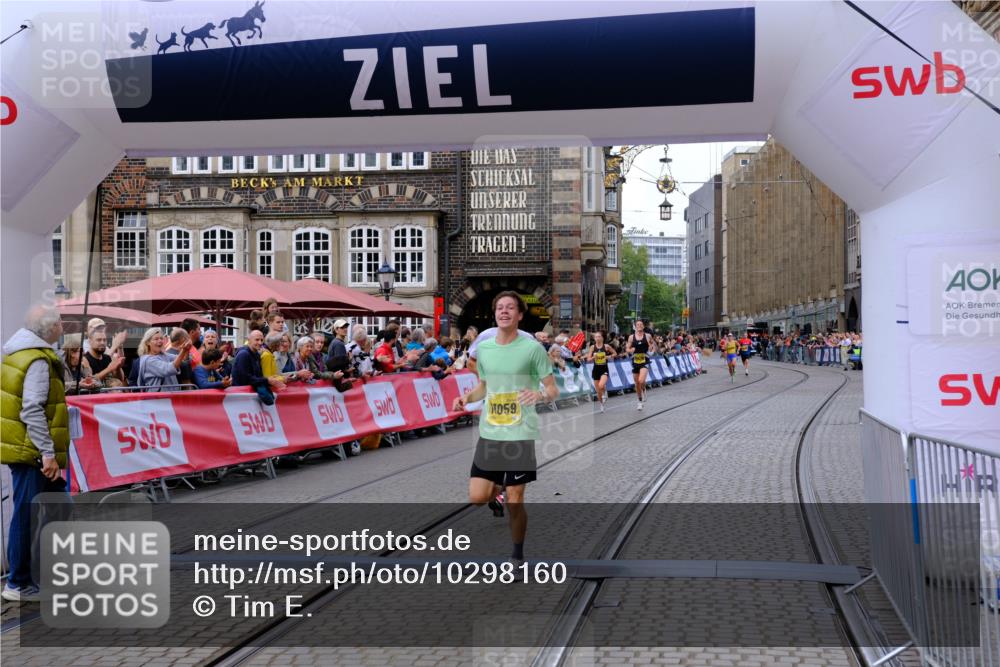 13.09.2026 - 21. swb-Marathon Bremen Tim E. http://msf.ph/oto/10298160 13.09.2026 10:33:48 Ziel 10366, 10475, 11059, 11481, 11652, 13530 meine-sportfotos.de