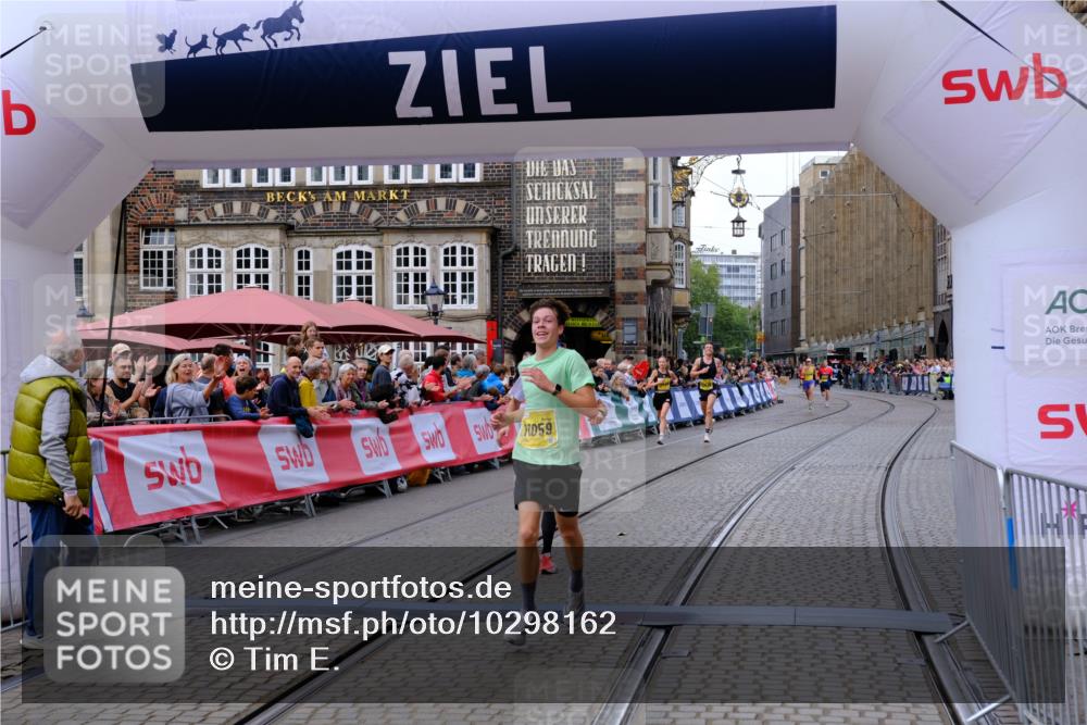 13.09.2026 - 21. swb-Marathon Bremen Tim E. http://msf.ph/oto/10298162 13.09.2026 10:33:48 Ziel 10366, 10475, 11059, 11481, 11652, 13530 meine-sportfotos.de