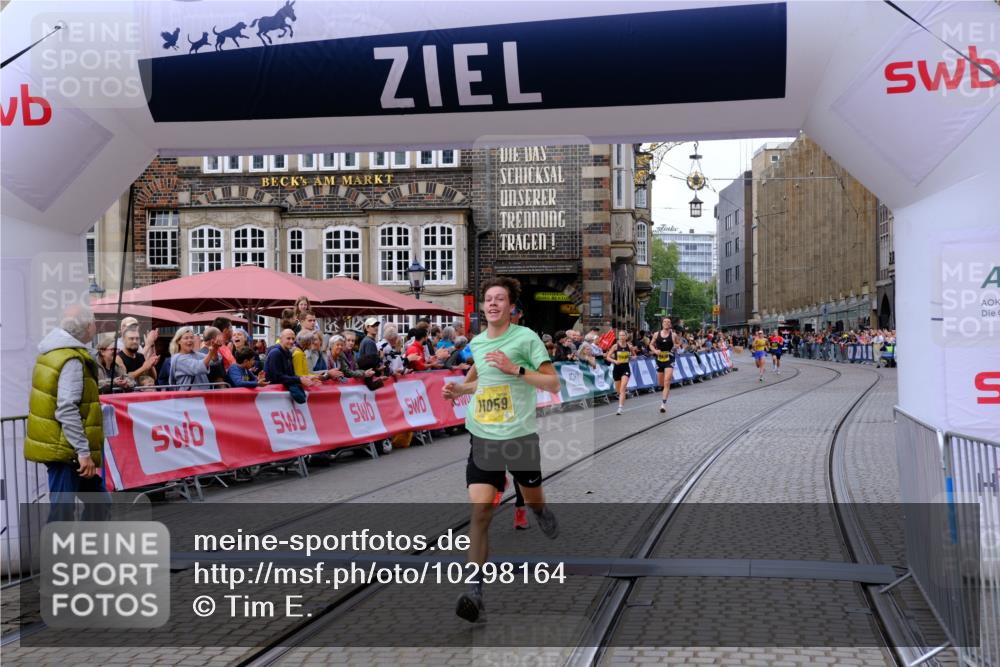 13.09.2026 - 21. swb-Marathon Bremen Tim E. http://msf.ph/oto/10298164 13.09.2026 10:33:49 Ziel 10366, 10475, 11059, 11481, 11652, 12459, 13530 meine-sportfotos.de