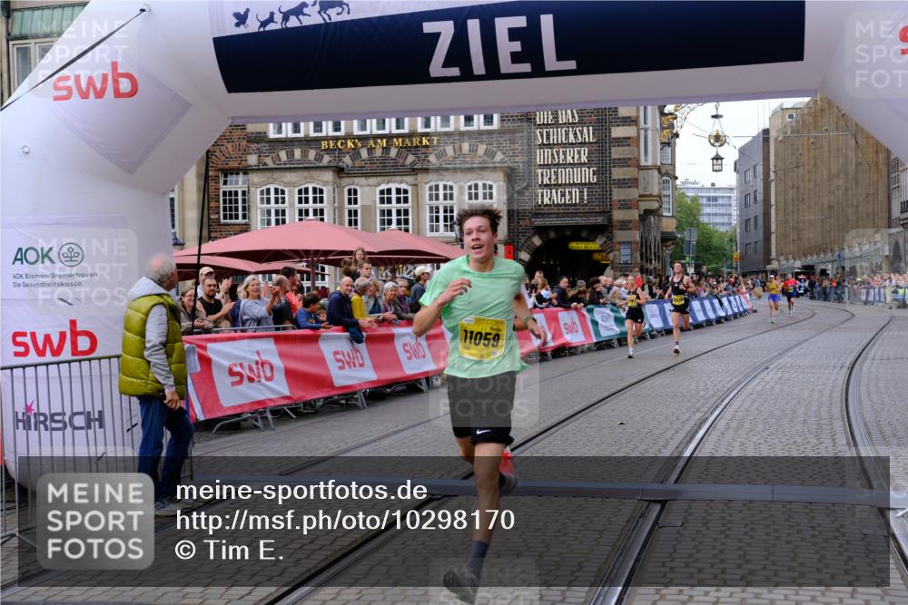 13.09.2026 - 21. swb-Marathon Bremen Tim E. http://msf.ph/oto/10298170 13.09.2026 10:33:49 Ziel 10366, 10475, 11059, 11481, 11652, 12459, 13530 meine-sportfotos.de