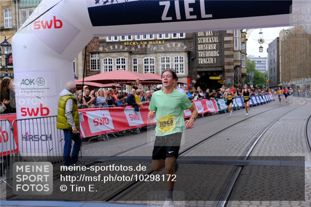 13.09.2026 - 21. swb-Marathon Bremen Tim E. http://msf.ph/oto/10298172 13.09.2026 10:33:49 Ziel 10366, 10475, 11059, 11481, 11652, 12459, 13530 meine-sportfotos.de