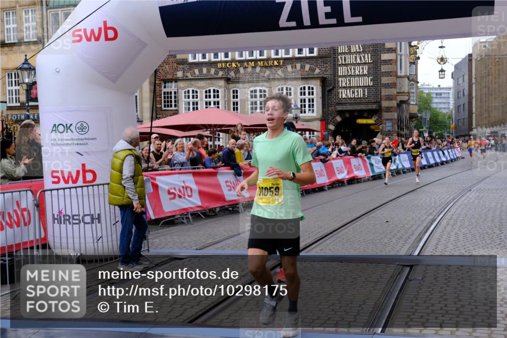 13.09.2026 - 21. swb-Marathon Bremen Tim E. http://msf.ph/oto/10298175 13.09.2026 10:33:49 Ziel 10366, 10475, 11059, 11481, 11652, 12459, 13530 meine-sportfotos.de