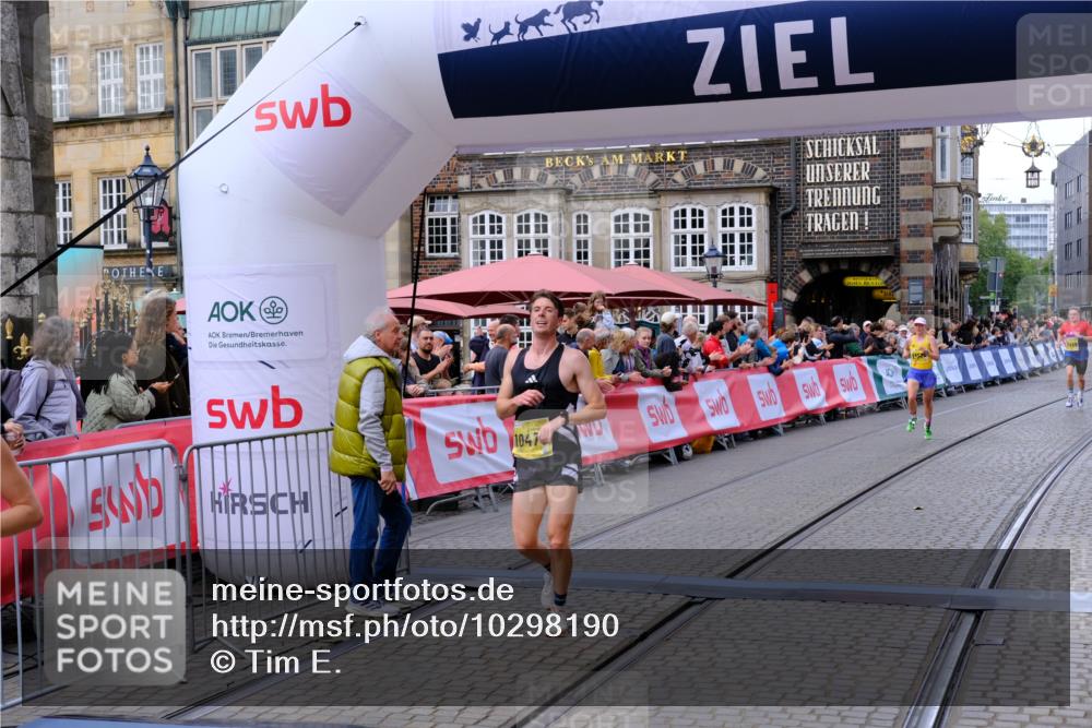 13.09.2026 - 21. swb-Marathon Bremen Tim E. http://msf.ph/oto/10298190 13.09.2026 10:33:54 Ziel 10366, 10475, 11059, 11481, 11652, 12459, 13530 meine-sportfotos.de