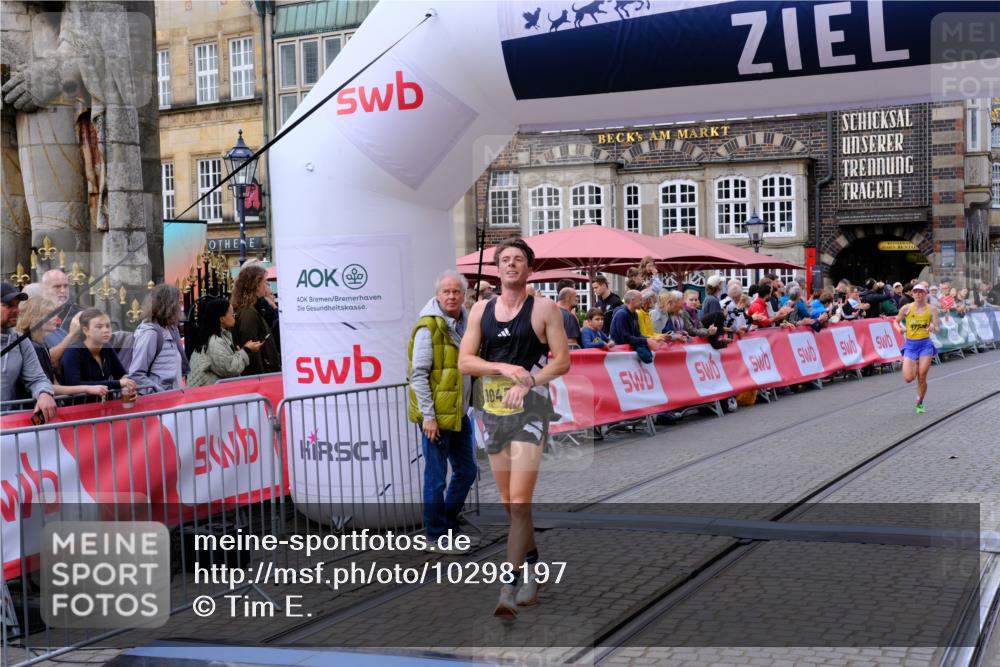 13.09.2026 - 21. swb-Marathon Bremen Tim E. http://msf.ph/oto/10298197 13.09.2026 10:33:55 Ziel 10366, 10475, 11059, 11481, 11652, 12459, 13530 meine-sportfotos.de