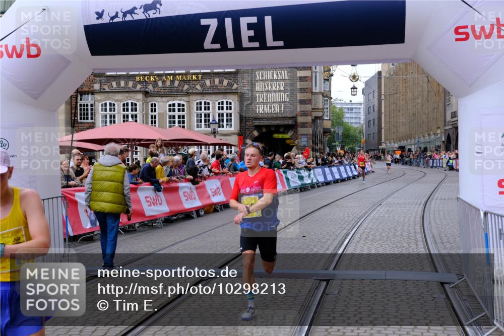 13.09.2026 - 21. swb-Marathon Bremen Tim E. http://msf.ph/oto/10298213 13.09.2026 10:33:58 Ziel 10366, 10475, 11059, 11481, 12459, 13530, 13541 meine-sportfotos.de
