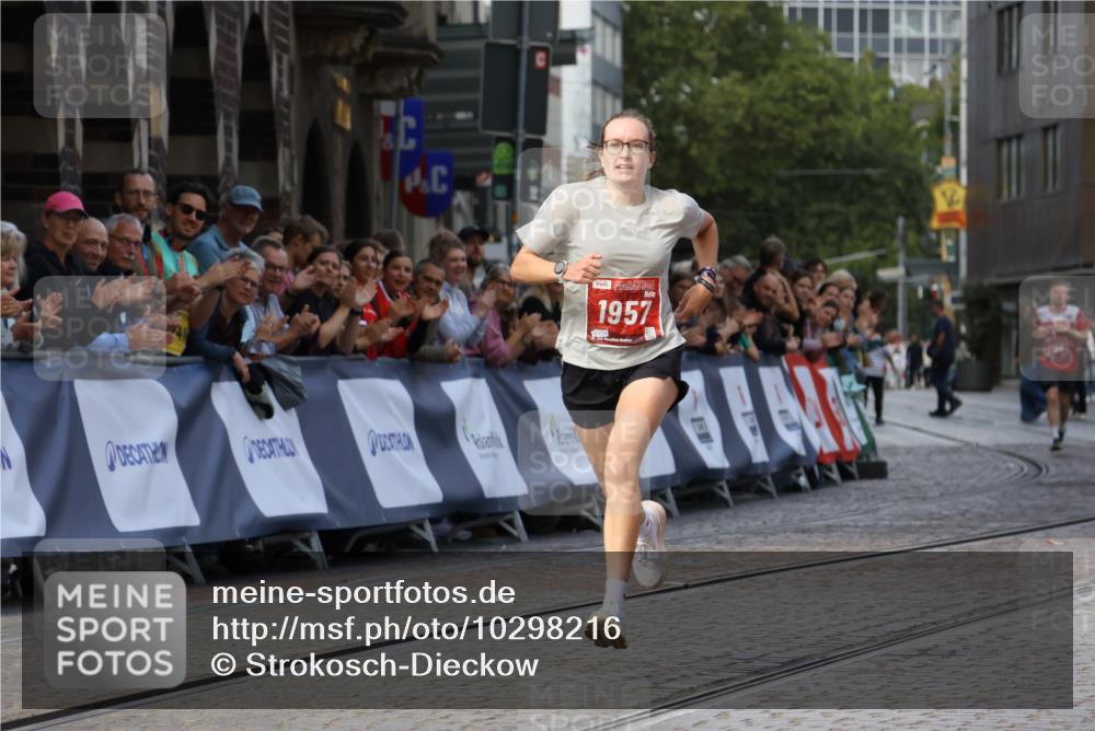 13.09.2026 - 21. swb-Marathon Bremen Strokosch-Dieckow http://msf.ph/oto/10298216 13.09.2026 12:37:49 Ziel 513, 1957 meine-sportfotos.de