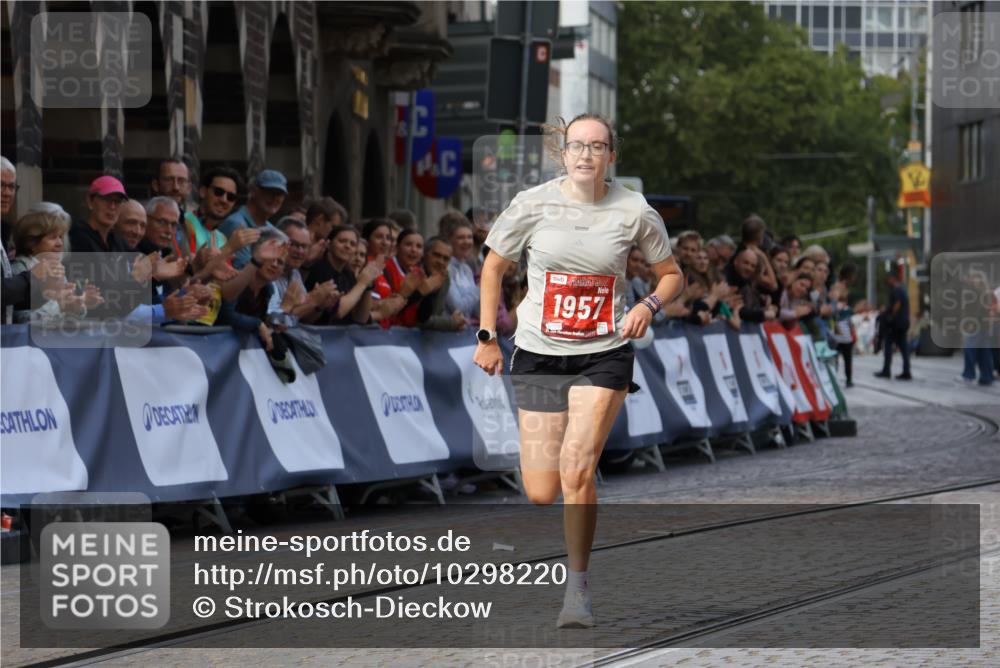 13.09.2026 - 21. swb-Marathon Bremen Strokosch-Dieckow http://msf.ph/oto/10298220 13.09.2026 12:37:49 Ziel 513, 1957 meine-sportfotos.de