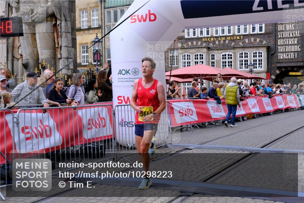 13.09.2026 - 21. swb-Marathon Bremen Tim E. http://msf.ph/oto/10298223 13.09.2026 10:34:06 Ziel 10797, 12459, 13530, 13541 meine-sportfotos.de