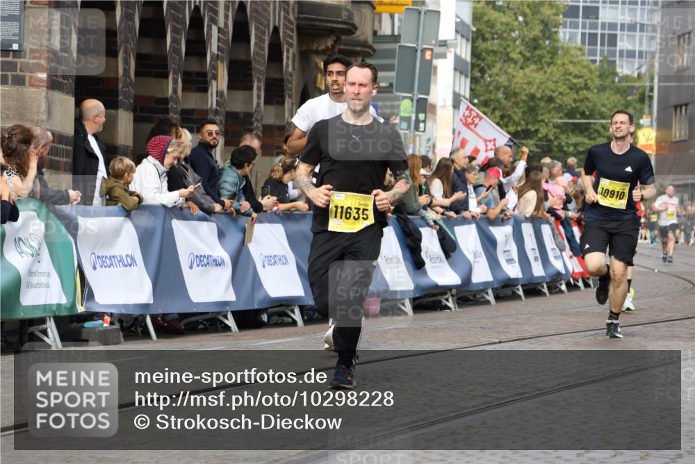 13.09.2026 - 21. swb-Marathon Bremen Strokosch-Dieckow http://msf.ph/oto/10298228 13.09.2026 10:49:37 Ziel 10294, 10392, 10514, 10655, 10739, 10846, 11191, 11316, 11567, 11621, 11896, 11984, 12132, 12149, 12376, 12450, 12529, 13577, 10508, 10709, 11007, 11183 meine-sportfotos.de