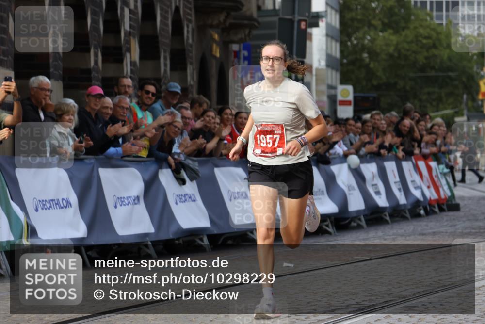 13.09.2026 - 21. swb-Marathon Bremen Strokosch-Dieckow http://msf.ph/oto/10298229 13.09.2026 12:37:50 Ziel 513, 1957 meine-sportfotos.de